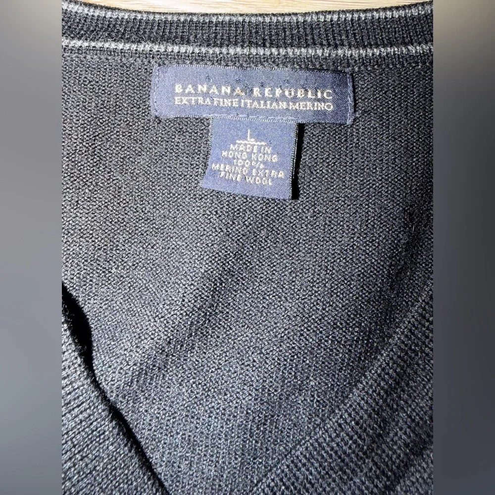 Banana Republic Men's Dark V-Neck Sweater